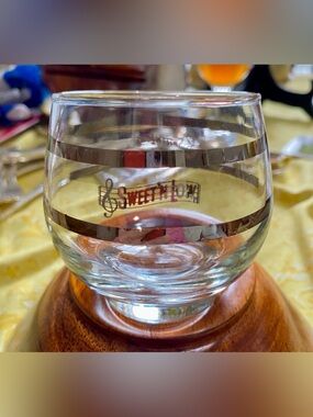 Vintage Sweet N Low Glass Holder. EUC. Metallic Paint looks great as Writing.